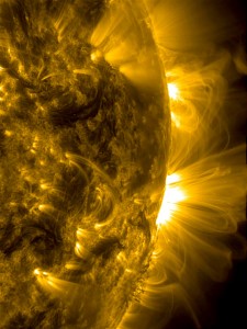 Gros plan sur la couronne solaire effectué en Janvier 2014, par le Solar Dynamics Observatory. (Crédits: NASA)