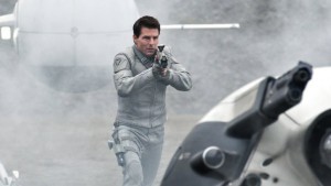 Tom Cruise, alias Jack Harper, dans le film Oblivion